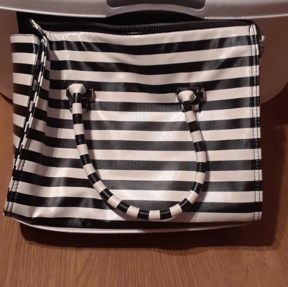 Black and White Striped Purse EUC